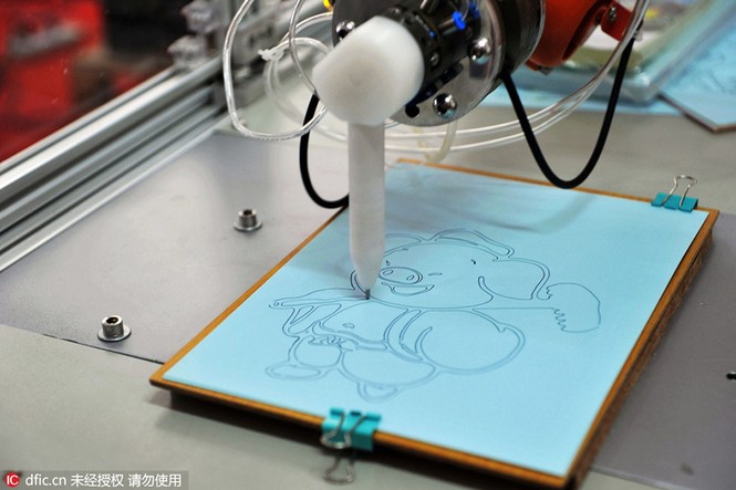 Trung Quốc: Trình làng robot chuyên… rót bia - ảnh 7