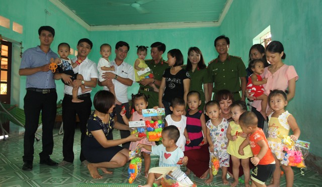 Nhà sách Tiền Phong trao tặng tủ sách cho phạm nhân độ tuổi thanh niên - ảnh 1