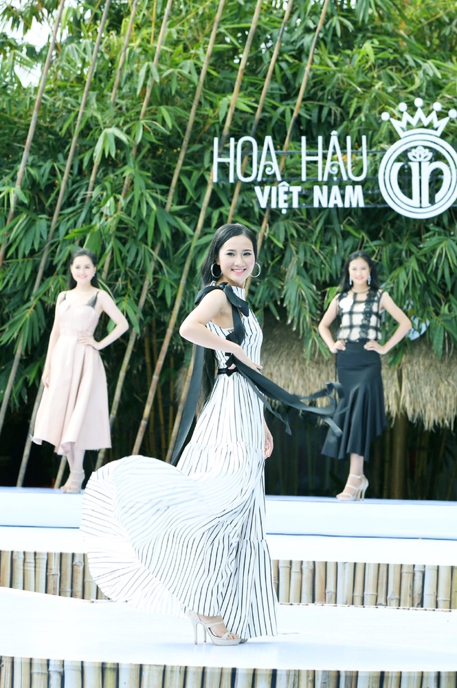 Người đẹp HHVN tự tin diễn catwalk trên sân khấu nổi độc đáo - ảnh 6