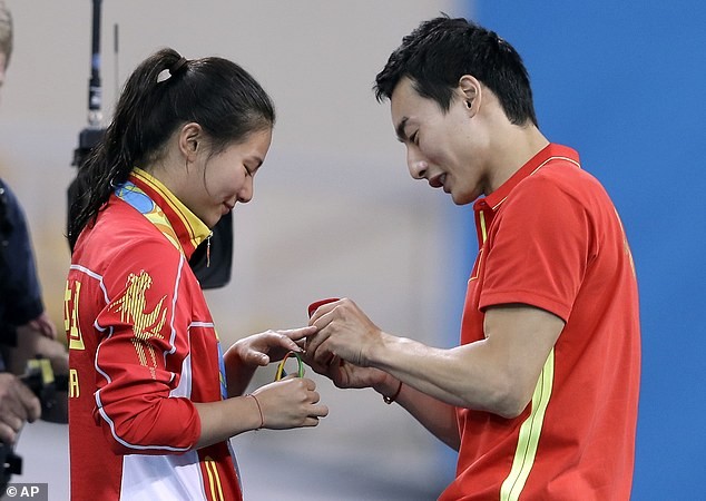 Màn cầu hôn có một không hai ở Olympic 2016 - ảnh 4