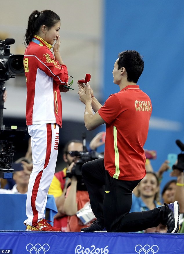 Màn cầu hôn có một không hai ở Olympic 2016 - ảnh 1