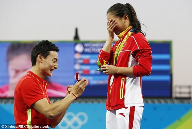 Màn cầu hôn có một không hai ở Olympic 2016 - ảnh 2