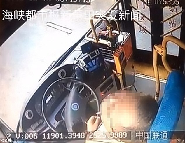 Tài xế đang lái xe buýt bất ngờ gục chết trên vô lăng - ảnh 2