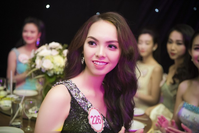 Nhìn gần nhan sắc yêu kiều của người đẹp HHVN - ảnh 18