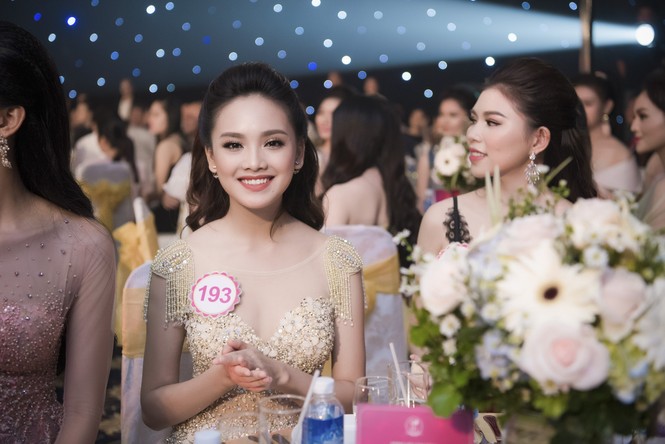 Nhìn gần nhan sắc yêu kiều của người đẹp HHVN - ảnh 8