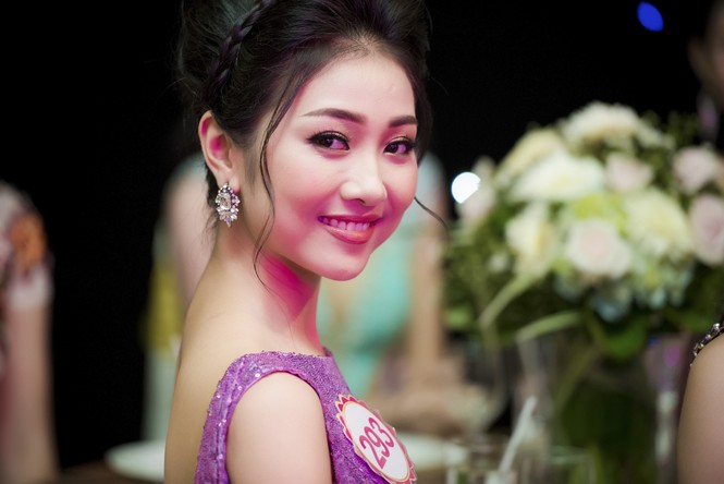 Nhìn gần nhan sắc yêu kiều của người đẹp HHVN - ảnh 9
