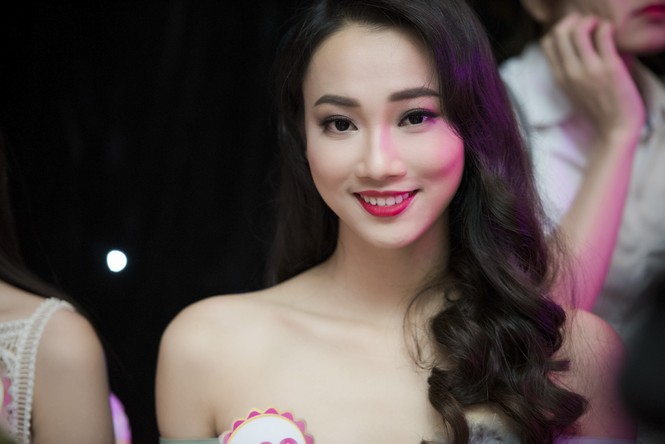 Nhìn gần nhan sắc yêu kiều của người đẹp HHVN - ảnh 13