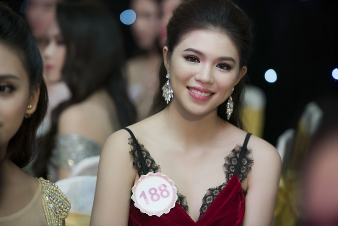 Nhìn gần nhan sắc yêu kiều của người đẹp HHVN - ảnh 16
