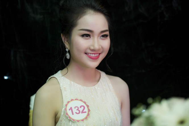 Nhìn gần nhan sắc yêu kiều của người đẹp HHVN - ảnh 15
