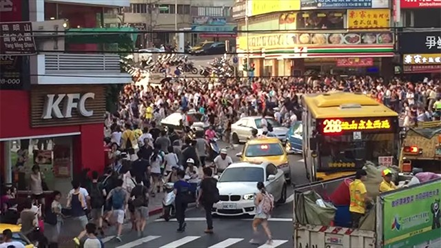 Thai phụ mù mắt vì nghiện chơi Pokemon GO - ảnh 1