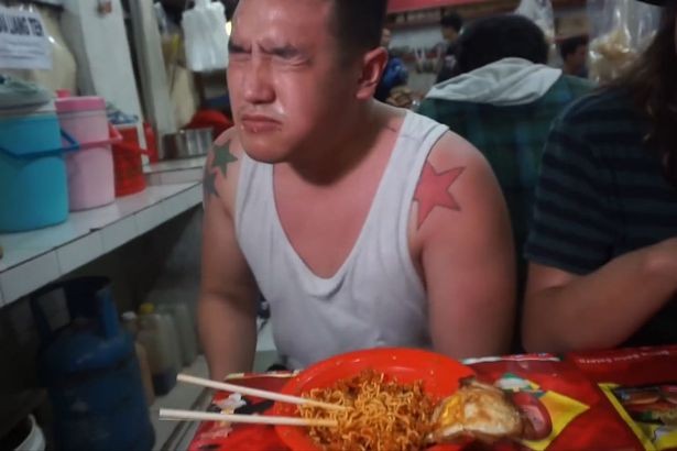 Đầu bếp hóa ‘điếc’ vì ăn thử mì cay nhất thế giới - ảnh 2