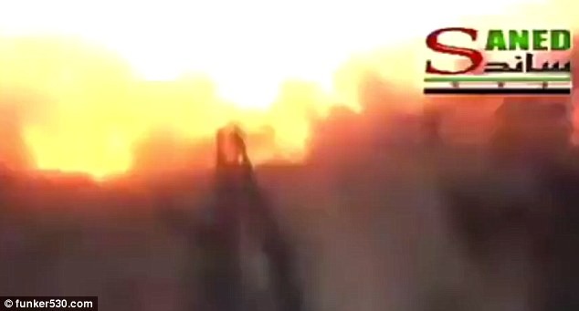 Tay súng Syria vô tình kích hoạt bom vì chụp ảnh tự sướng - ảnh 2