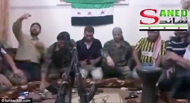 Tay súng Syria vô tình kích hoạt bom vì chụp ảnh tự sướng - ảnh 1