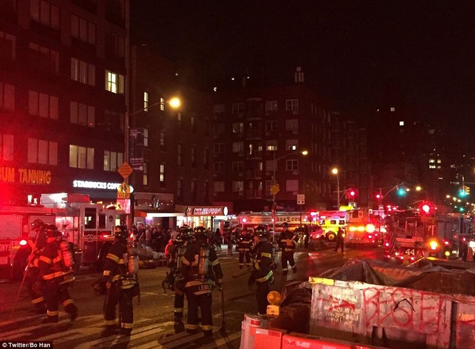 Sốc với hiện trường tan hoang vụ nổ bom ở New York - ảnh 1