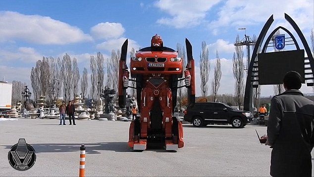 'Hóa phép' BMW thành robot Transformer bằng một nút bấm - ảnh 4