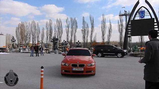 'Hóa phép' BMW thành robot Transformer bằng một nút bấm - ảnh 2