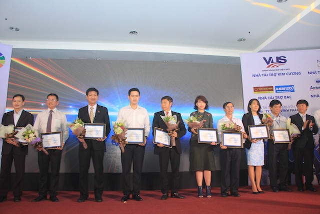 Hơn 1.6 tỷ đồng trao học bổng “Nâng bước thủ khoa” - ảnh 6