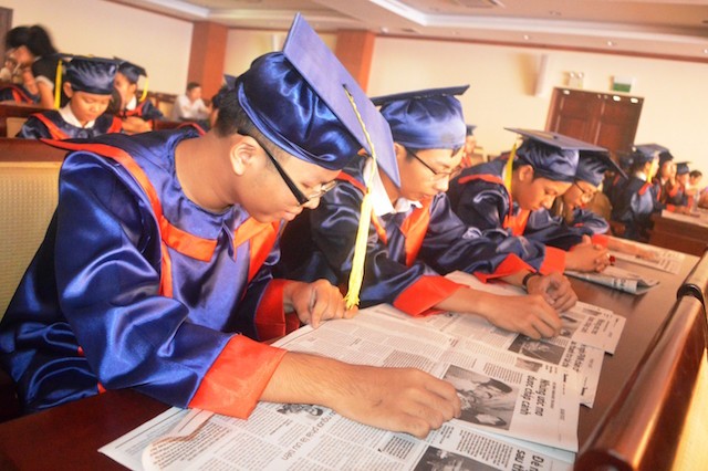 Hơn 1.6 tỷ đồng trao học bổng “Nâng bước thủ khoa” - ảnh 5