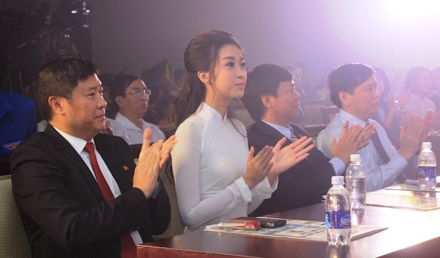 Hơn 1.6 tỷ đồng trao học bổng “Nâng bước thủ khoa” - ảnh 4