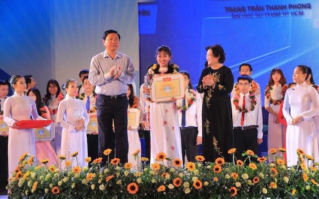 Tuyên dương những học sinh sinh viên tiêu biểu của cả nước - ảnh 3