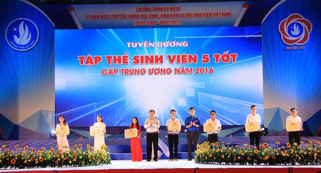 Tuyên dương những học sinh sinh viên tiêu biểu của cả nước - ảnh 5