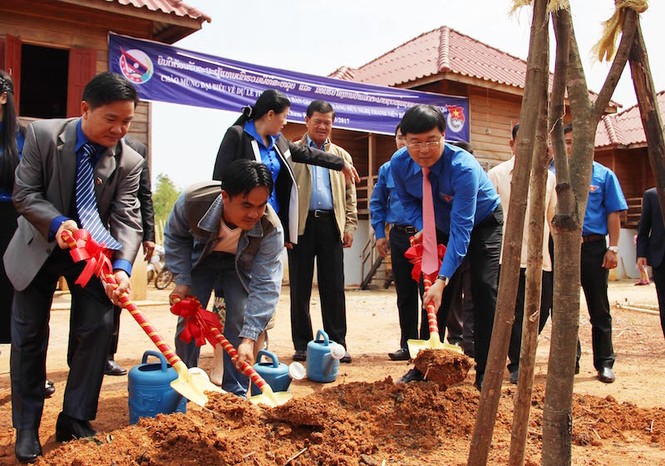 Vun đắp tình hữu nghị Việt - Lào - ảnh 8