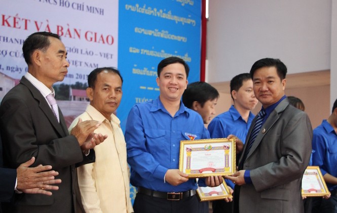 Vun đắp tình hữu nghị Việt - Lào - ảnh 7