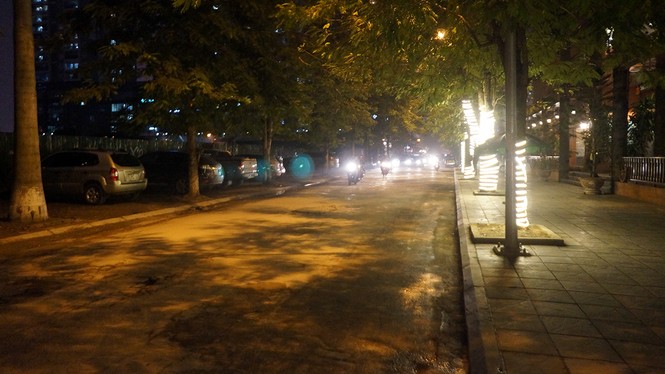 Vỉa hè khu Trung Hòa Nhân Chính vắng vẻ bất ngờ - ảnh 3
