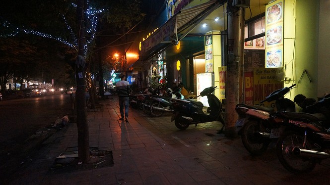 Vỉa hè khu Trung Hòa Nhân Chính vắng vẻ bất ngờ - ảnh 8