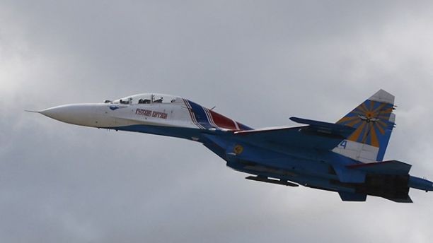 Su-27 của Nga áp sát máy bay trinh sát Mỹ trong bán kính 1,5m - ảnh 1