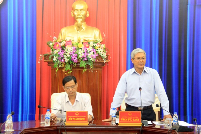 Cách chức hai cán bộ sở tài nguyên nhậu say kêu giang hồ “xử” nhau - ảnh 1
