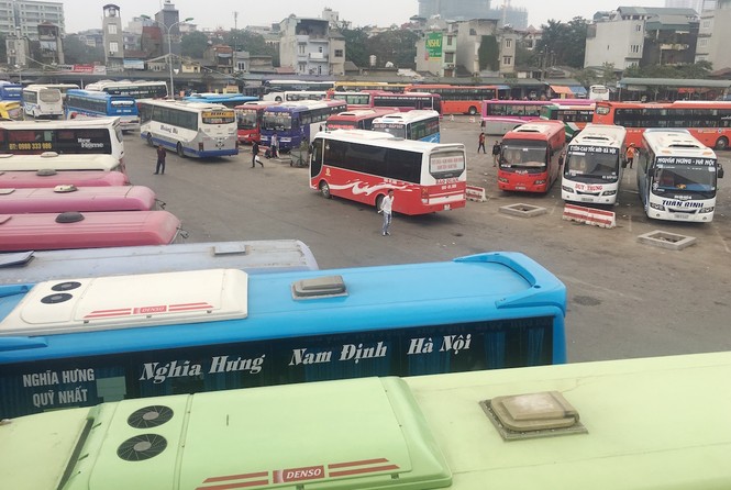 Xe Ninh Bình vẫn bắt khách tại Mỹ Đình dù đã xóa tuyến - ảnh 1