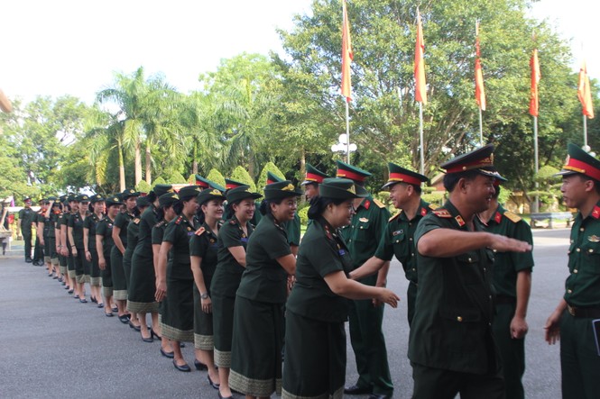 Đoàn Văn công Quân đội Lào biểu diễn ở Sư đoàn 324 - ảnh 2