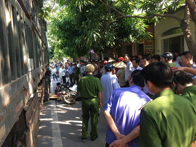 Người phụ nữ chết thảm dưới bánh xe tải ở Vinh - ảnh 1