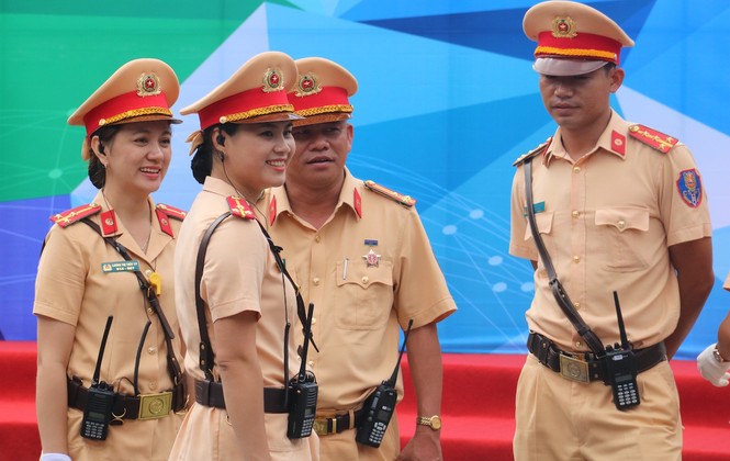 Nhan sắc các nữ cảnh sát hướng dẫn giao thông APEC 2017 - ảnh 8