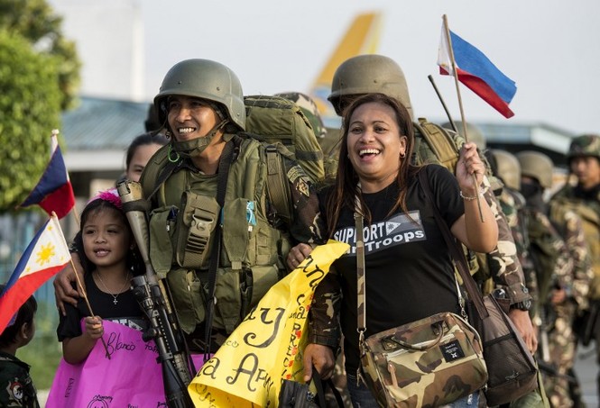 Marawi sạch bóng phiến quân, binh sĩ Philippines mừng rỡ rút khỏi chiến trường - ảnh 7