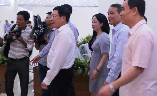 Phó Thủ tướng cắt băng khánh thành trung tâm Báo chí Quốc tế APEC 2017 - ảnh 1