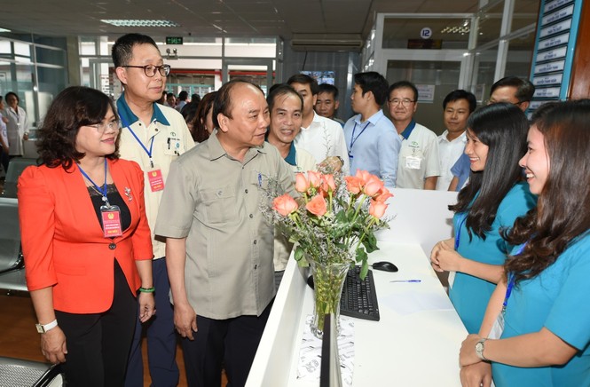 Thủ tướng vào khu trọ thăm đời sống công nhân - ảnh 7