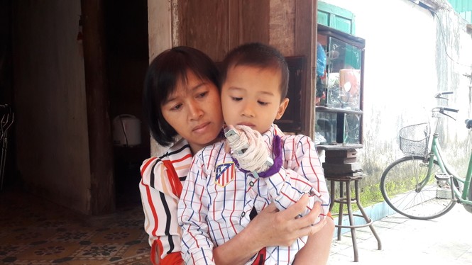 Công an vào cuộc vụ phụ huynh tố cô giáo đánh gãy ngón tay học sinh 5 tuổi - ảnh 1