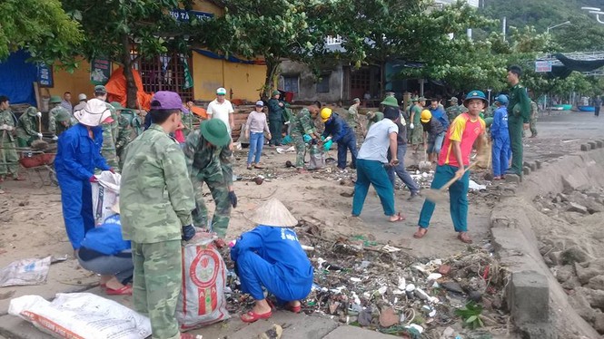 Khắc phụ hậu quả bão Damrey trên đảo Cù Lao Chàm - ảnh 1