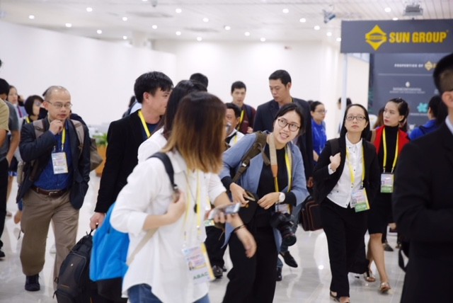Trung tâm Báo chí APEC sôi động vào ngày khai mạc - ảnh 17