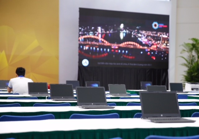 Trung tâm Báo chí APEC sôi động vào ngày khai mạc - ảnh 10