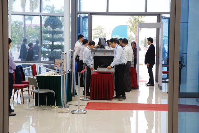 Trung tâm Báo chí APEC sôi động vào ngày khai mạc - ảnh 5