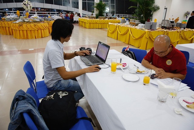 Trung tâm Báo chí APEC sôi động vào ngày khai mạc - ảnh 24