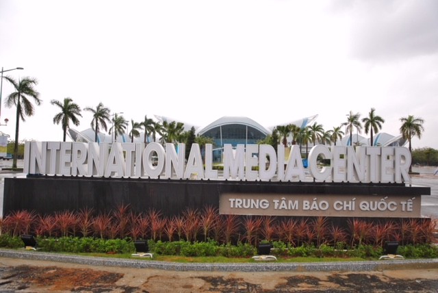 Trung tâm Báo chí APEC sôi động vào ngày khai mạc - ảnh 2