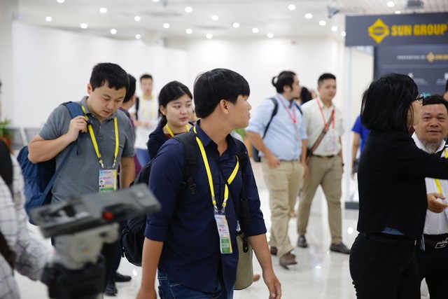 Trung tâm Báo chí APEC sôi động vào ngày khai mạc - ảnh 18