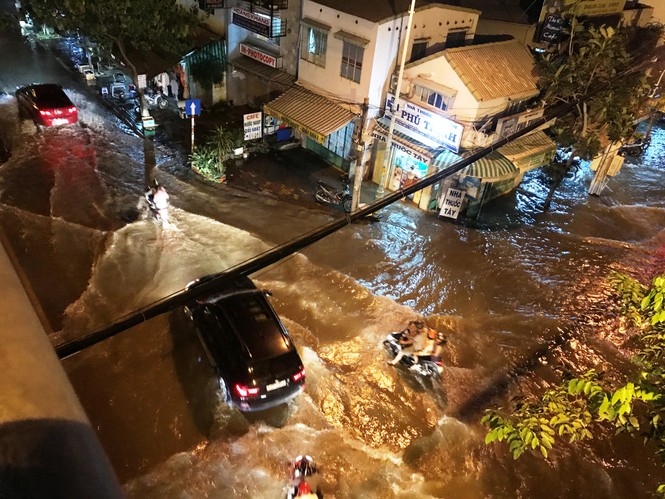 ngập lụt ở TPHCM - ảnh 5