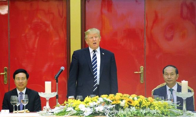 Nhìn lại ngày đầu của Tổng thống Mỹ Donald Trump tại Hà Nội - ảnh 11