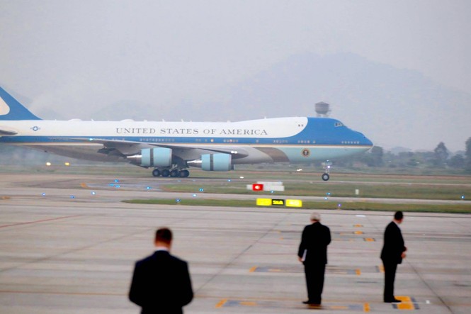 Nhìn lại ngày đầu của Tổng thống Mỹ Donald Trump tại Hà Nội - ảnh 1
