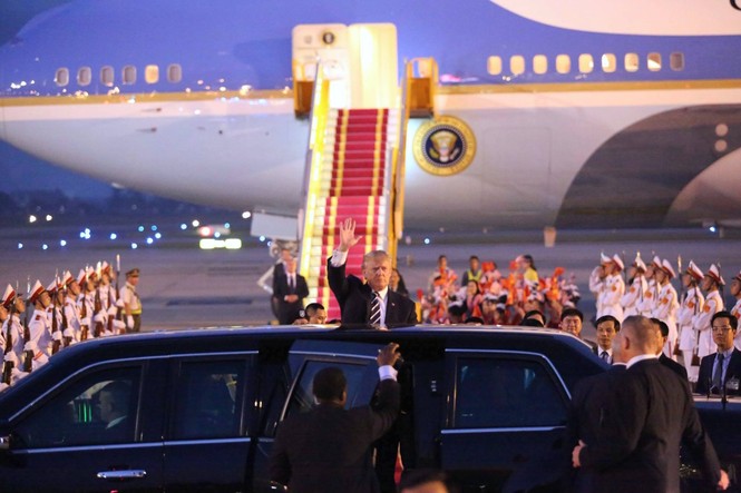 Nhìn lại ngày đầu của Tổng thống Mỹ Donald Trump tại Hà Nội - ảnh 4